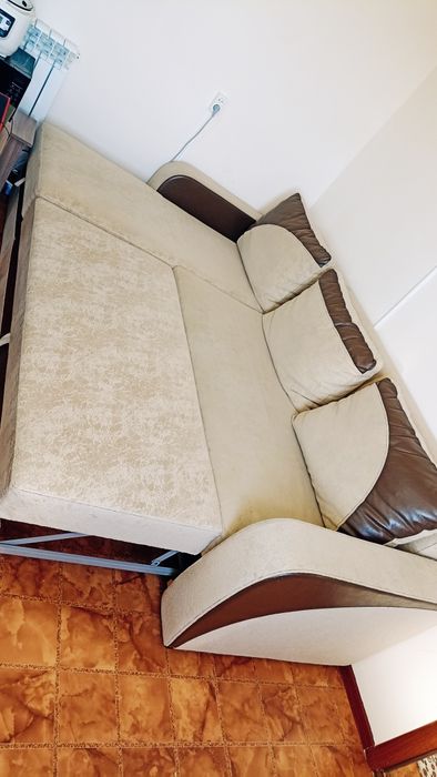 Мебель для гостиной. Диван