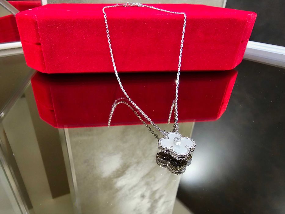 Van Cleef & Arpels VCA Silver Mother Pearl Diamond Clover Дамско Колие