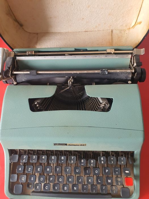 Masina de scris OLIVETTI LETTERA 32