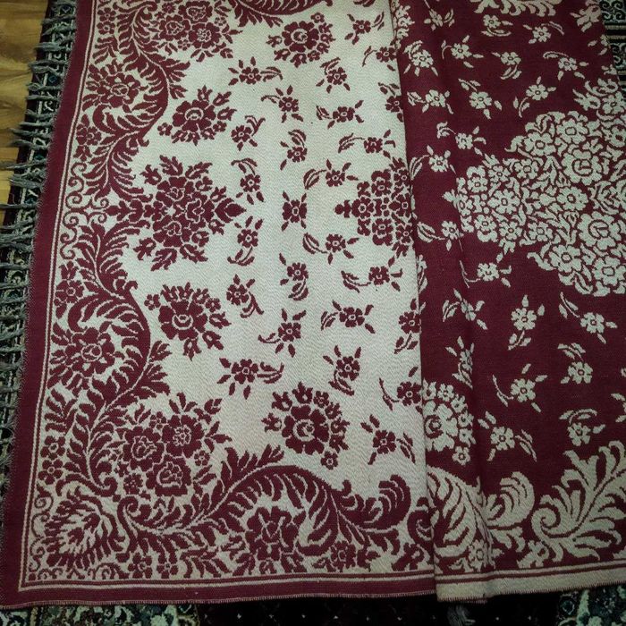 Двухсторонний шерстяной ковёр.