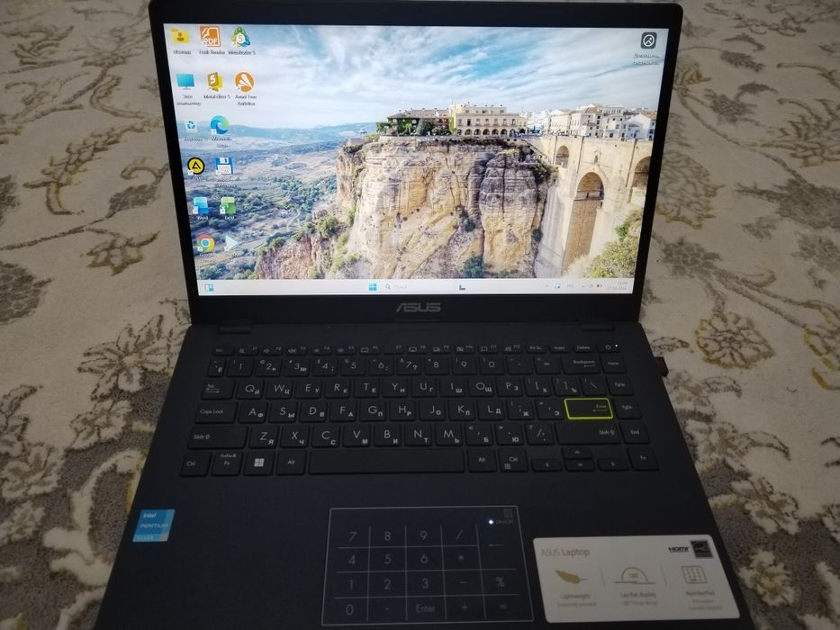 Asus Laptop noutbuk