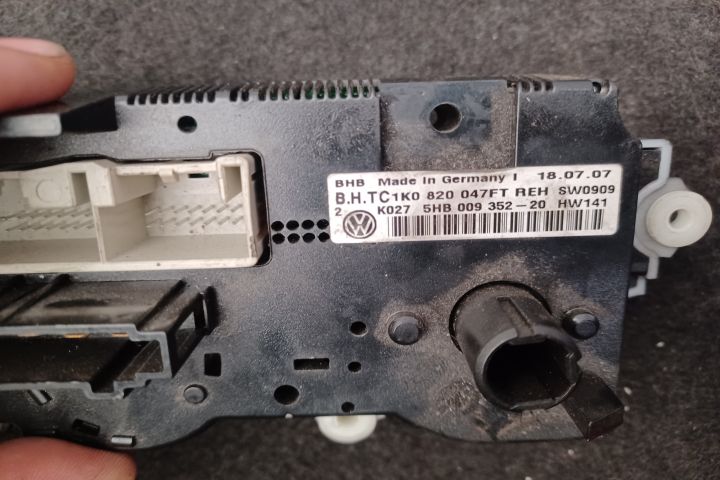 Comanda AC 1K0820047FT 5HB009352 1K0820047FT 5HB009352 Volkswagen VW