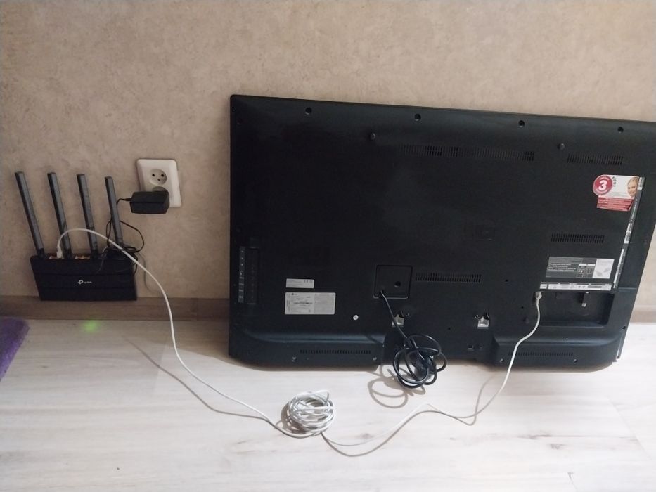 Смарт телевизор LG 107см. Интернет проводной.