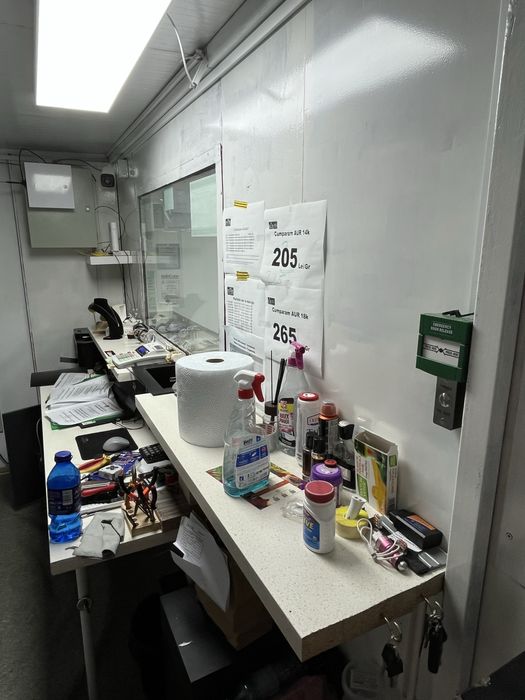 Blingaje Amanet Exchange sertare geam antiglont balanta bijuterii