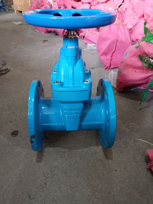 Водиной чугунний  задвижки размер от 50 до 700