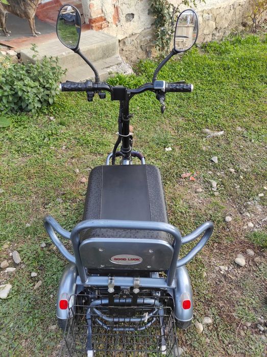 Cărucior electric pentru persoane vârstnice sau cu dizabilități