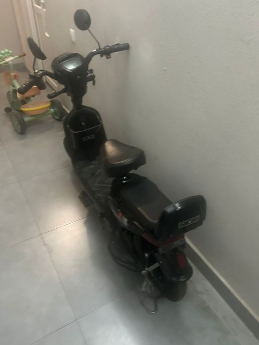 Продам новый электроскутер срочно