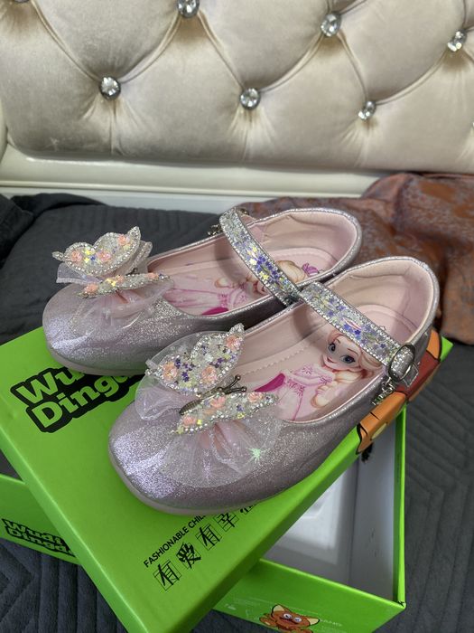 Продам туфли для девочки