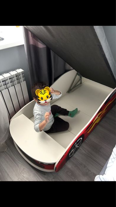 Продам детскую кровать машинку