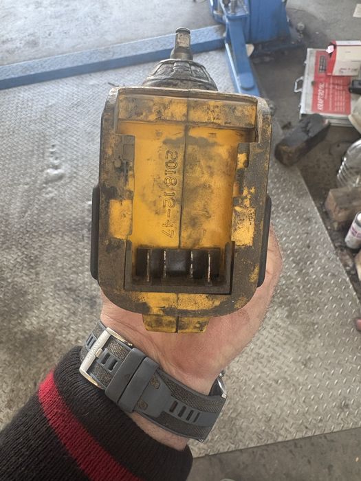 Гайковерт девалт dcf899