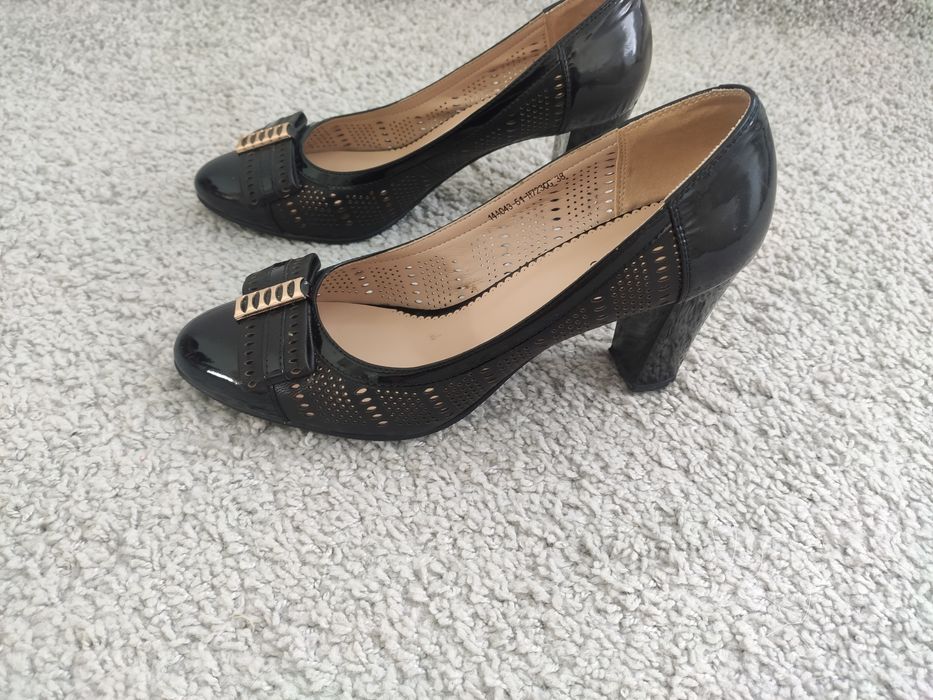 Продам женские туфли