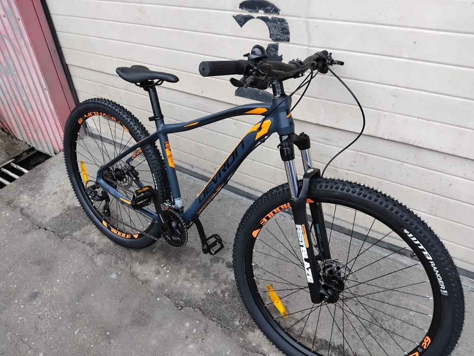 Vând bicicleta din aluminiu