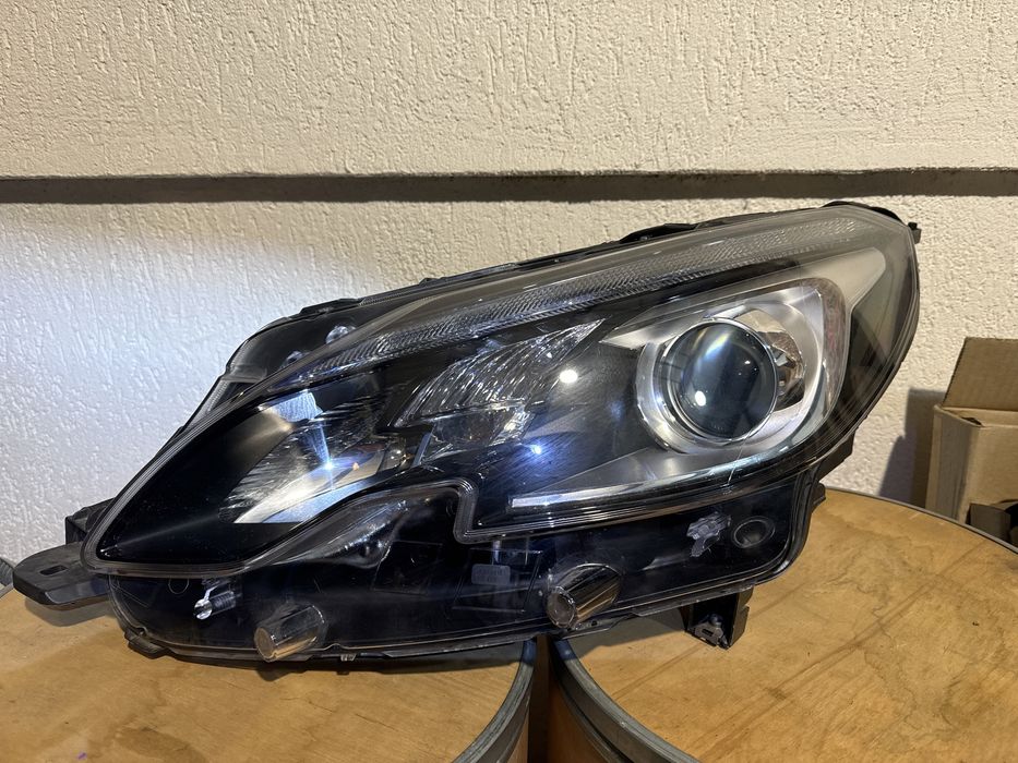 Far peugeot 2008 stanga halogen stare inpecabila