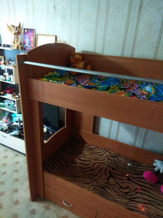 Детская кровать двух'ярусная.