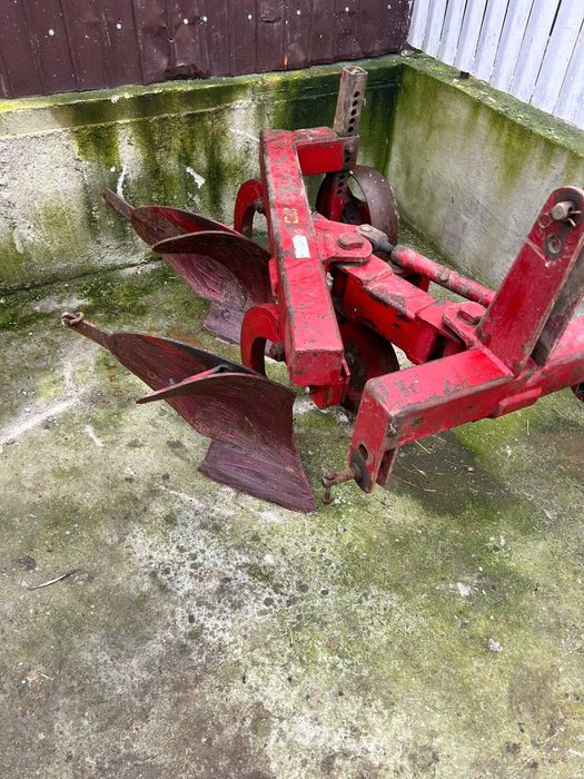 Tractor + plug+ remorca +freza