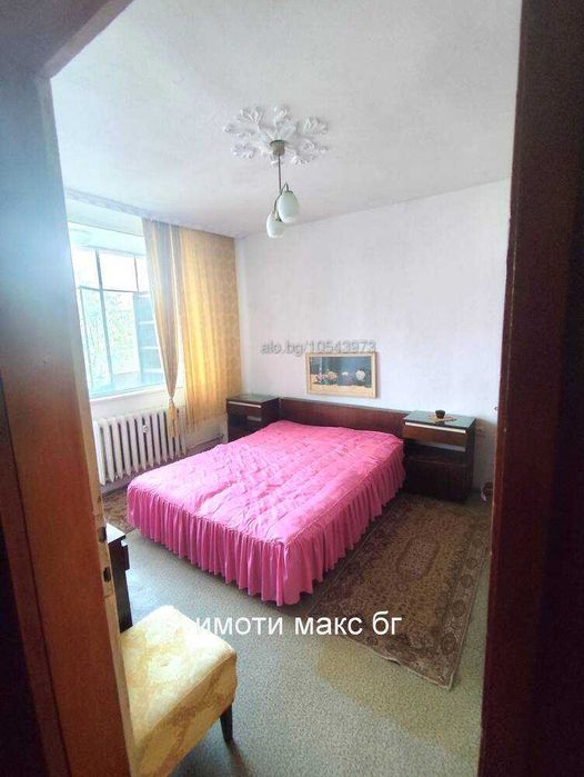 Тристаен апартамент тухла жк.Славейков  Бургас