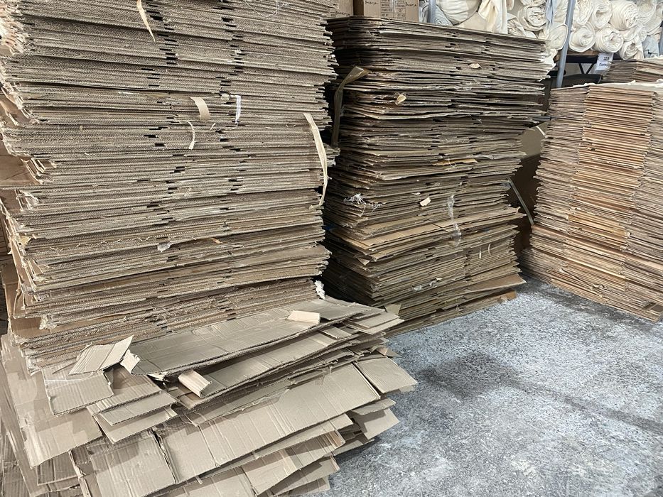 Lo’mbozli karobka bor. Makulatura. Каробка. Картон.