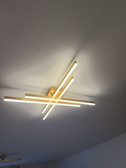 Lustra led cu telecomanda , stare foarte buna