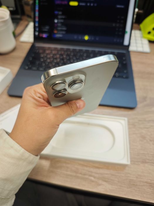 iPhone 16 pro max 256 e-sim