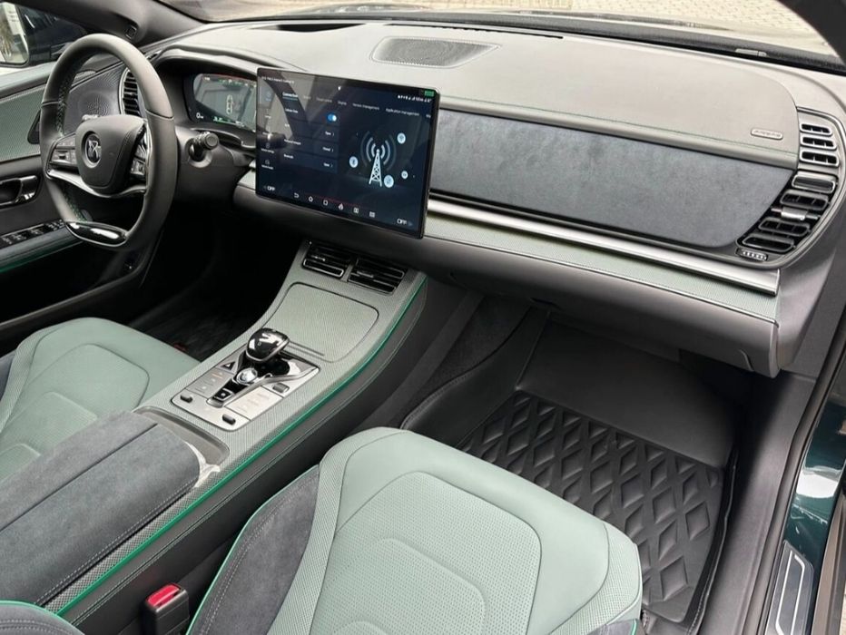 BYD HAN Business class sedan: Premium transfers, excursions and travel