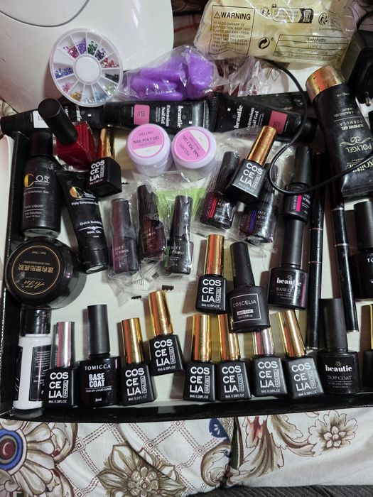 Gel unghi ..ojă gel colorate tot ce se vede in poze la 150