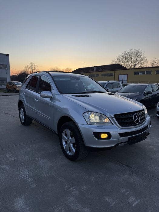 Mercedes Benz ML 320  AUTOUTILITARA 4 locuri
