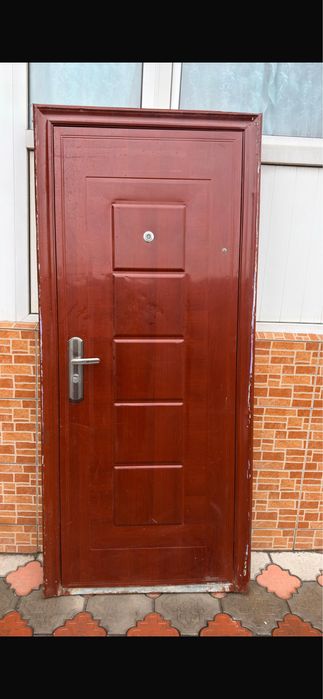 Продам дверь в хорошем состоянии