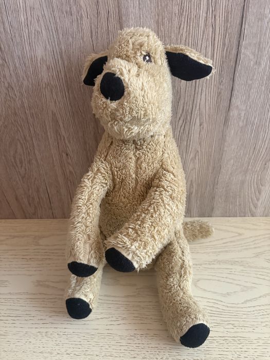 Подарявам плюшена играчка