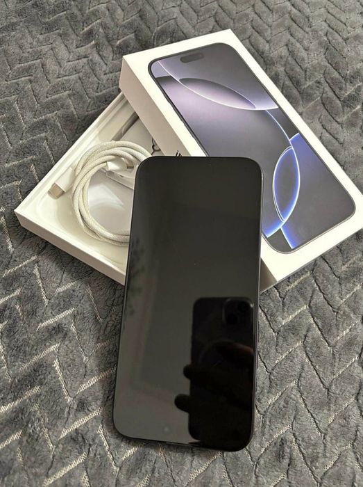 Vând iPhone 16 pro max Black Titanium