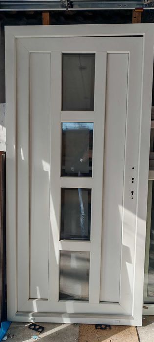 Vând fereastră tripan,usi tripan u utilizate în showroom