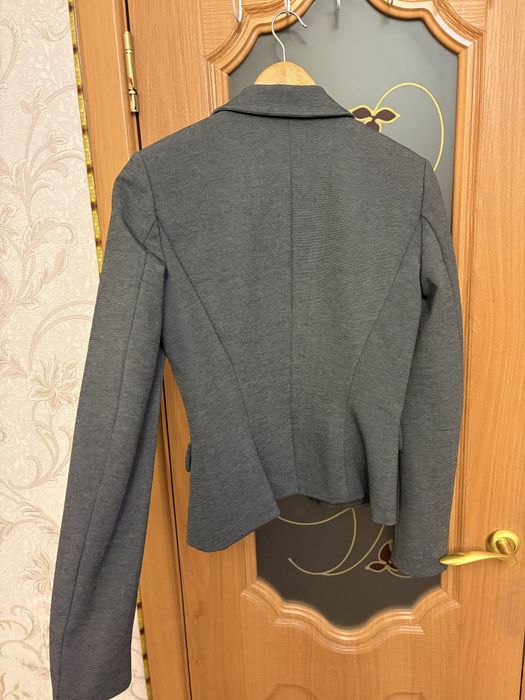 Приталенный пиджак, Женская