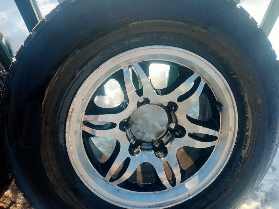 Шины с дисками на джип