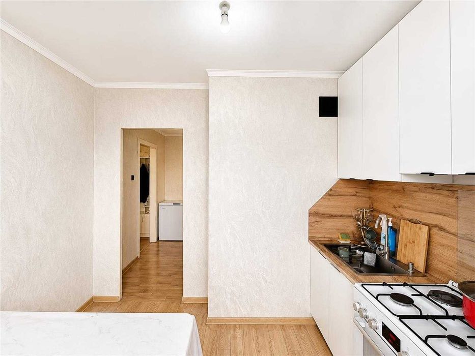 Продам 2 комн квартиру у/план. на пр.Металлургов