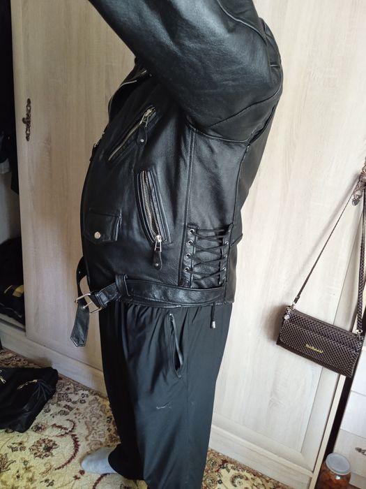 Продам коженую куртку