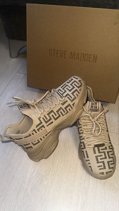 Adidasi Steve Madden noi cu cutie