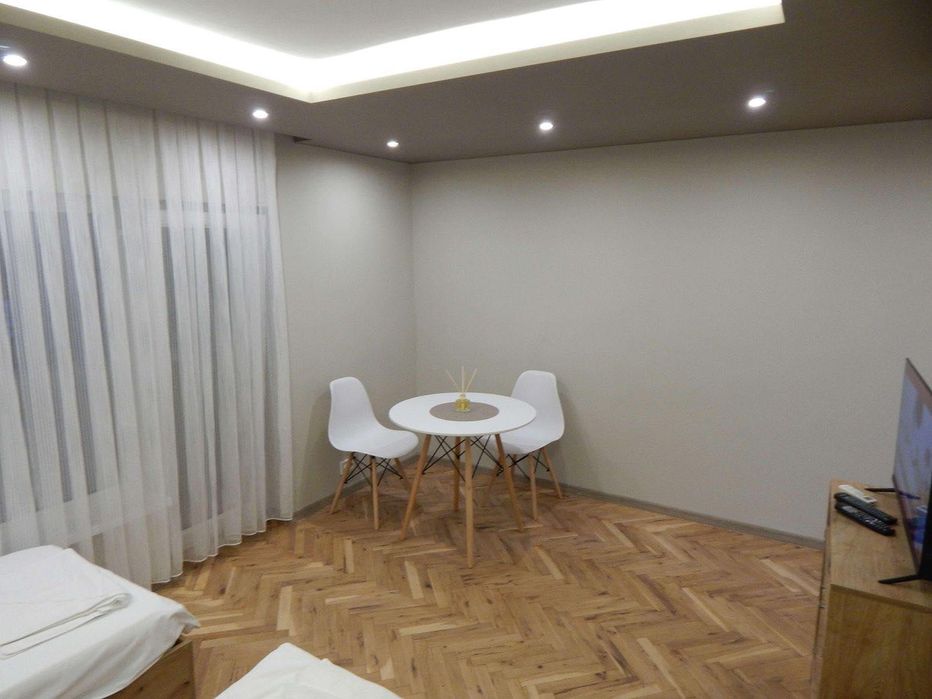 Дава се под наем Едностаен апартамент в Варна, Център - 40 кв.м за 398.82 € - Снимка #3