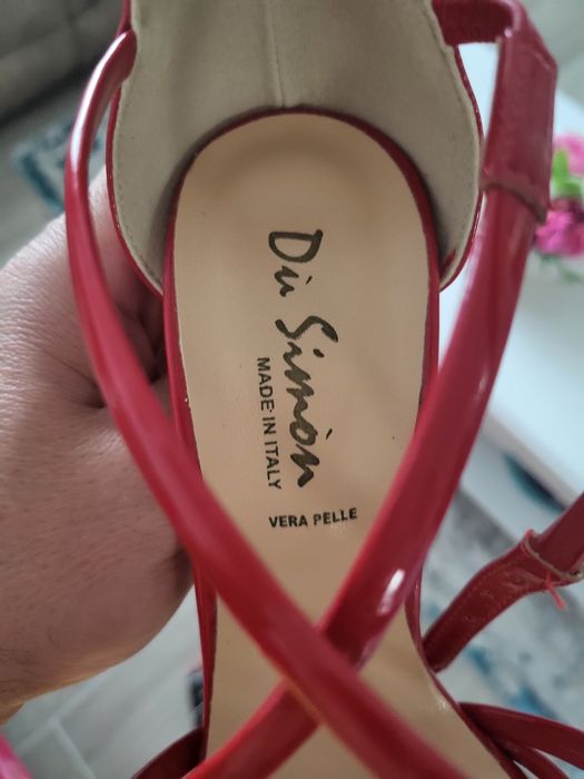 Vând sandale cu toc Italy