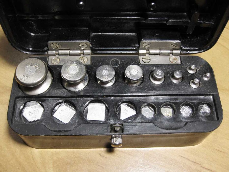 Набор сертифицированных разновесов.