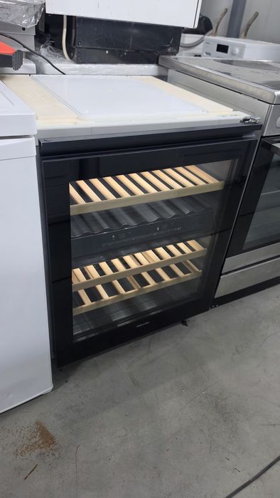 Охладител за вино Miele