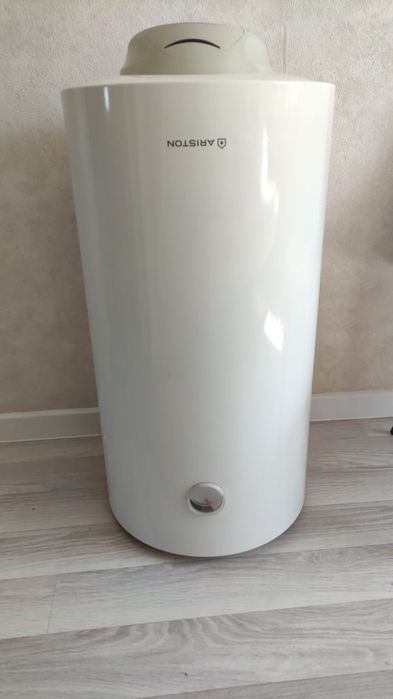 Продам бойлер Ariston