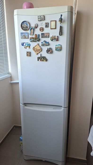 Хладилник с фризер indesit