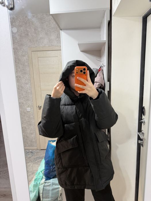 Зимняя куртка-пуховик с капюшоном