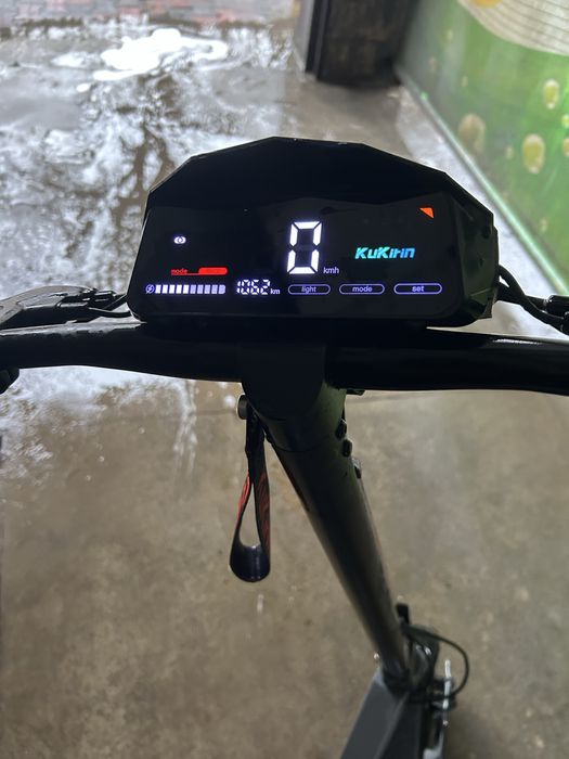 KUKIRIN g2 1060km stare foarte buna plus accesorii