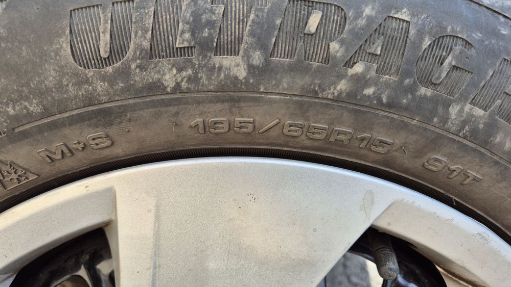 Set 4 Jante Oțel R15 VAG Skoda VW AUDI + Capace Skoda + Anvelope Iarnă Goodyear (195/65 R15) uzate