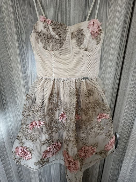 Бежова рокля Alessa