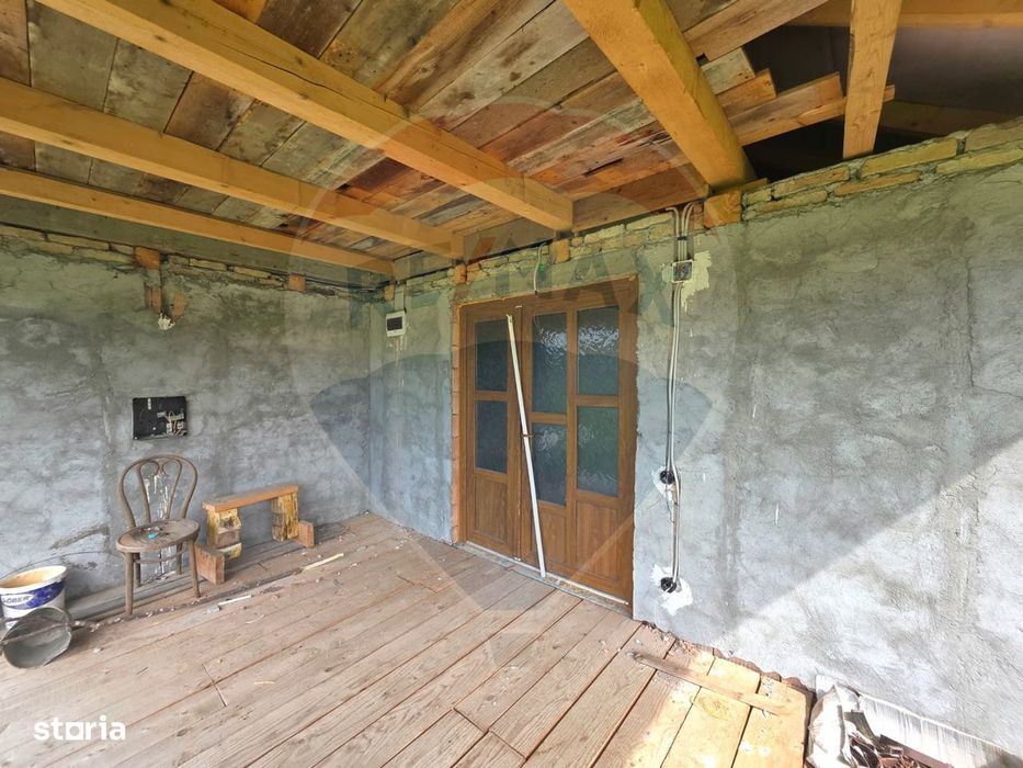 Casă la roșu cu teren 4.234 mp, cadru natural deosebit – Deag, Iernut
