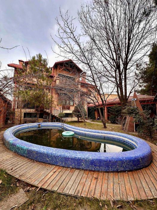 Дом 5.4 сотки на Карасу ул Авайхон Комнат - 8 срочно