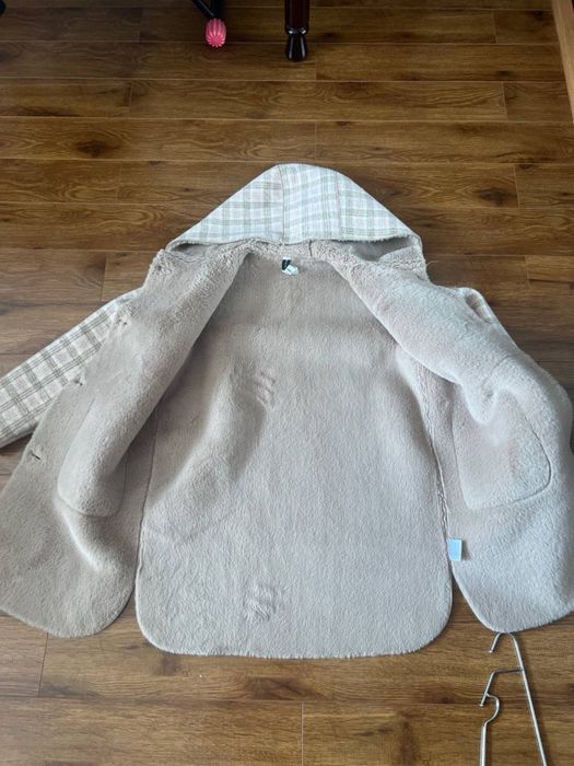 Теплое пальто на девочку 6-9 лет