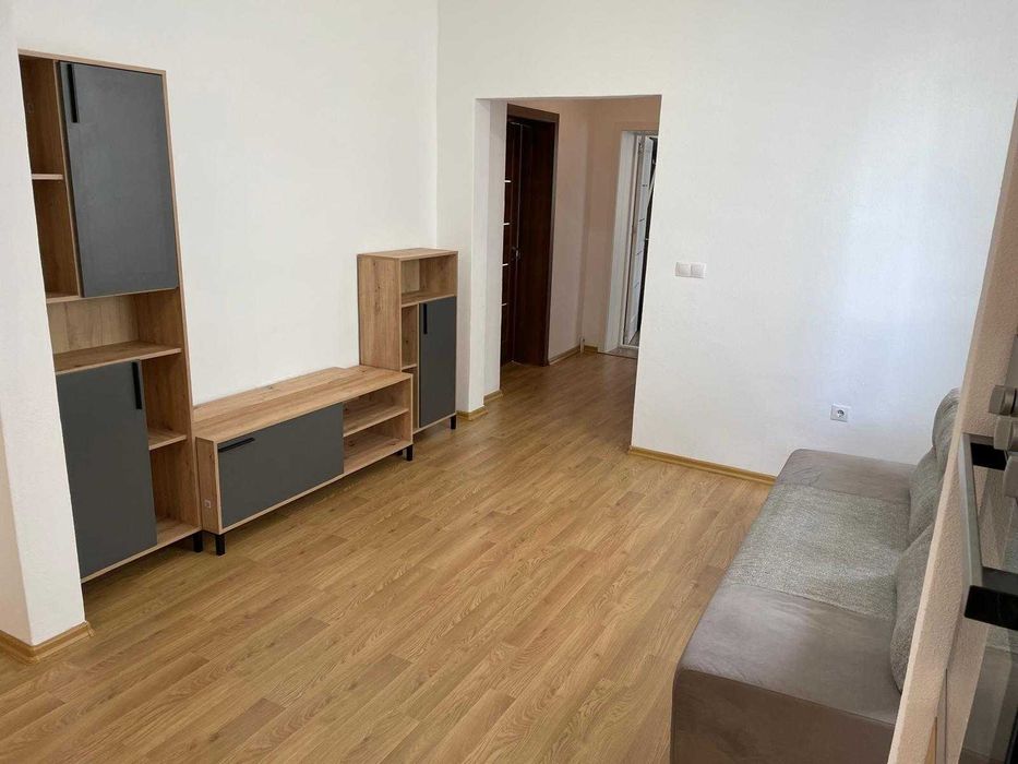 Casa singur in curte