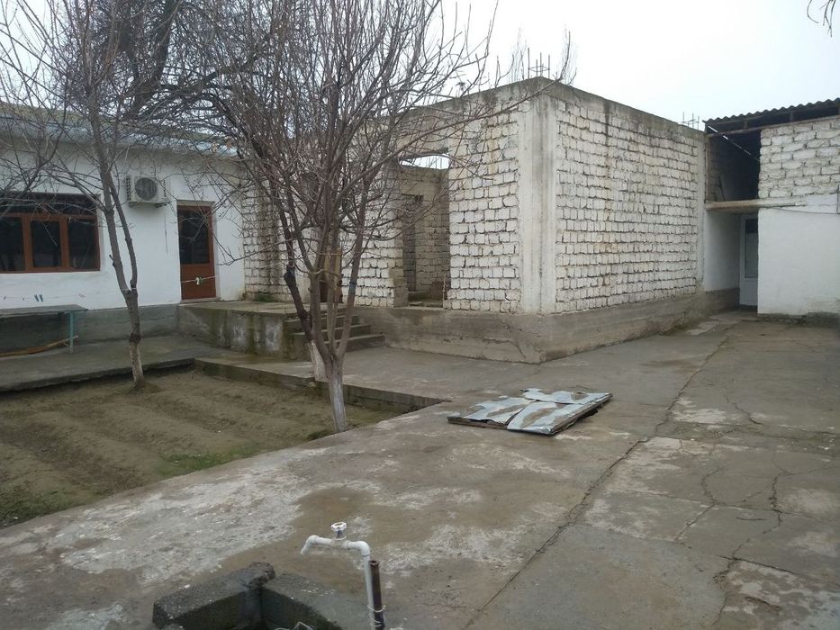 Жиззах шахрида жойлашган 2 каватли коттедж сотилади